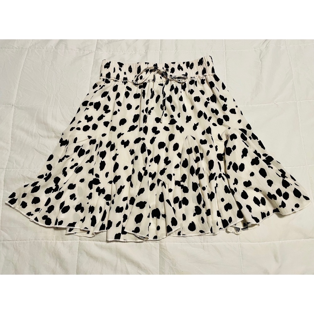 Skater black & white dot print